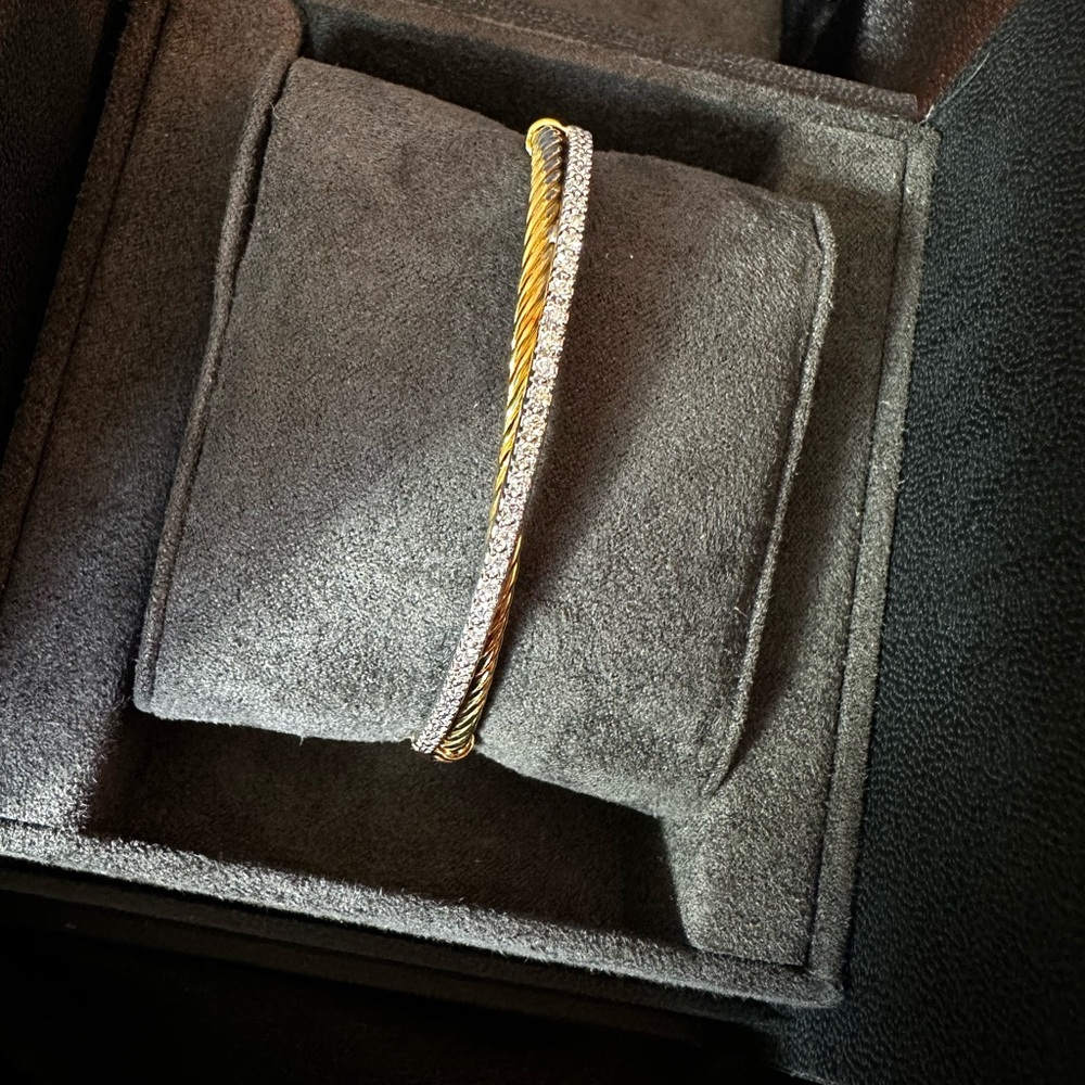 David Yurman - Link Crossover Link Bracelet
18K Yellow Gold with Diamonds, 3mm - Picture 3 of 11